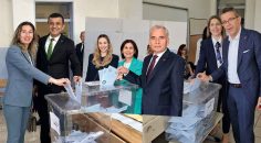 BAŞKAN ADAYLARI OYLARINI KULLANDI