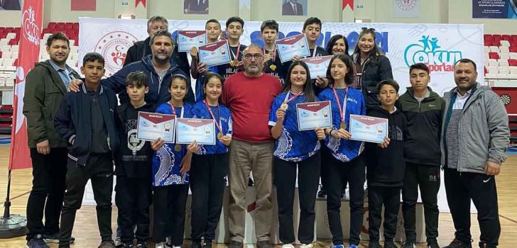 DENİZLİLİ DARTÇILARDAN ÇİFTE ŞAMPİYONLUK