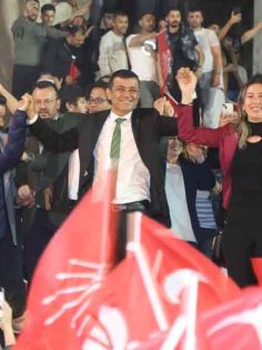 DENİZLİ KIRMIZIYA DÖNDÜ, CHP KAZANDI