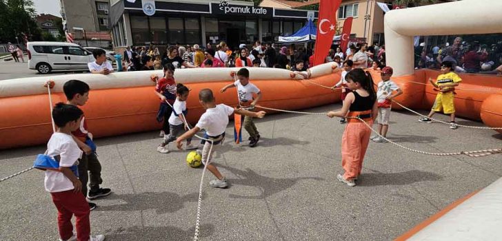 PAMUKKALE’DE ÇOCUKLAR 23 NİSAN COŞKUSUNU BİRLİKTE YAŞADI