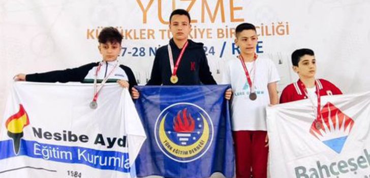 YÜZMEDE TÜRKİYE ŞAMPİYONU OLDU