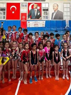 MİNİK CİMNASTİKÇİLER ÖDÜLLERİNİ ALDI