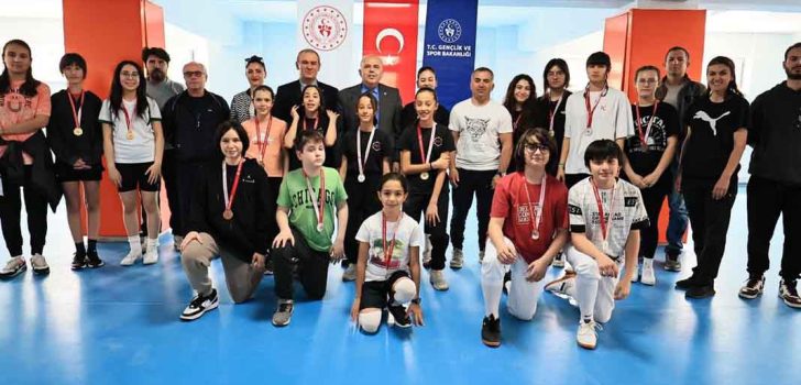 ESKRİM MÜSABAKALARI SONA ERDİ