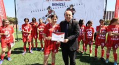 FUTBOLDA YARI FİNALİSTLER BELLİ OLDU