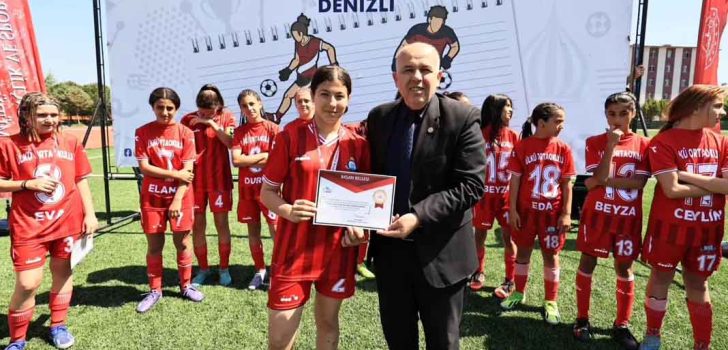 FUTBOLDA YARI FİNALİSTLER BELLİ OLDU