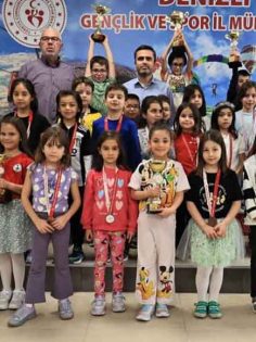 KUPA VE MADALYALARI TÖRENLE VERİLDİ