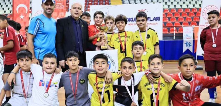 KÜÇÜK ERKEKLER FUTSAL MÜSABAKALARI TAMAMLANDI