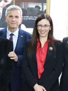 ACIPAYAM BELEDİYESİNDE DEVİR TESLİM TÖRENİ YAPILDI