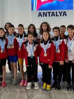 DENİZLİLİ YÜZÜCÜLER YARIŞLARA DAMGA VURDU