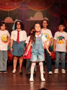 MERKEZEFENDİ KENT TİYATROSU ÖĞRENCİLERİNDEN YILSONU GÖSTERİSİ