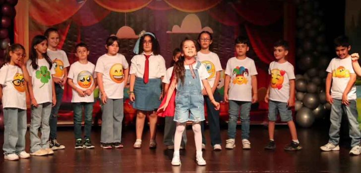 MERKEZEFENDİ KENT TİYATROSU ÖĞRENCİLERİNDEN YILSONU GÖSTERİSİ