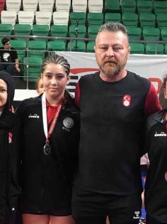 DENİZLİLİ GÜREŞÇİLER ANKARA’DAN MADALYALARLA DÖNDÜ