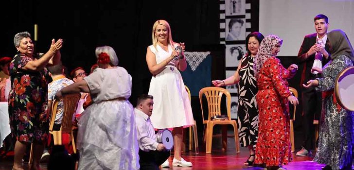 ENGELSİZ YAŞAM AKADEMİSİ’NDEN SANAT DOLU YILSONU ETKİNLİĞİ