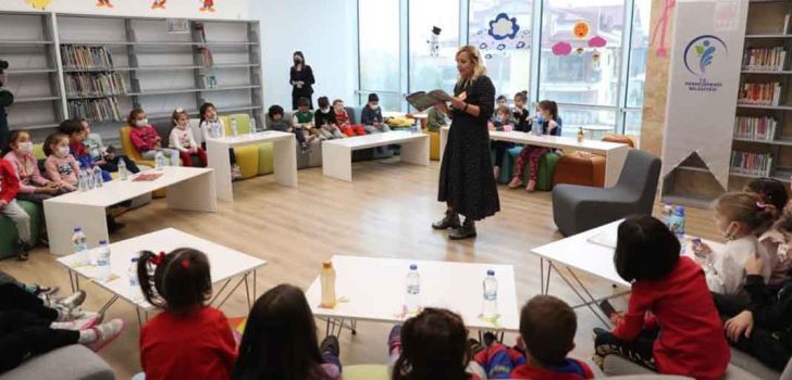 MİNİKLER MASAL SAATİNDE KEYİFLİ VAKİT GEÇİRECEK