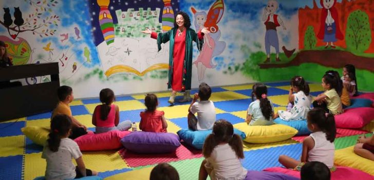 MİNİKLER MASAL SAATİ ETKİNLİĞİNDE KEYİFLİ VAKİT GEÇİRDİ