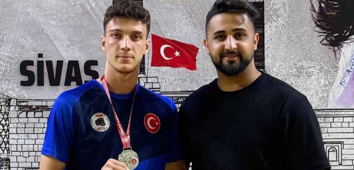 DENİZLİLİ KARATECİ TÜRKİYE İKİNCİSİ