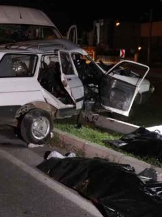 İŞÇİ MİNİBÜSÜ İLE OTOMOBİL ÇARPIŞTI: 2 ÖLÜ, 10 YARALI