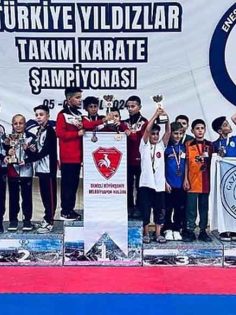 DENİZLİLİ KARATECİLER MADALYALARLA DÖNDÜ