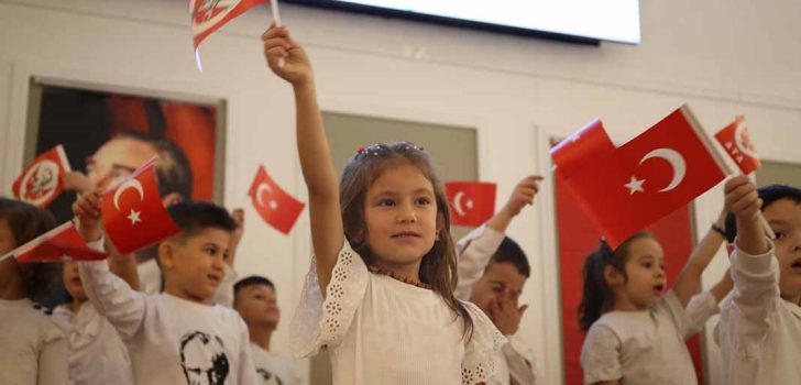 MERKEZEFENDİ’DE KREŞTE EĞİTİM GÖREN MİNİKLERİN 29 EKİM HEYECANI