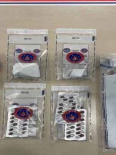 UYUŞTURUCU VE HAPLARLA YAKALANDI