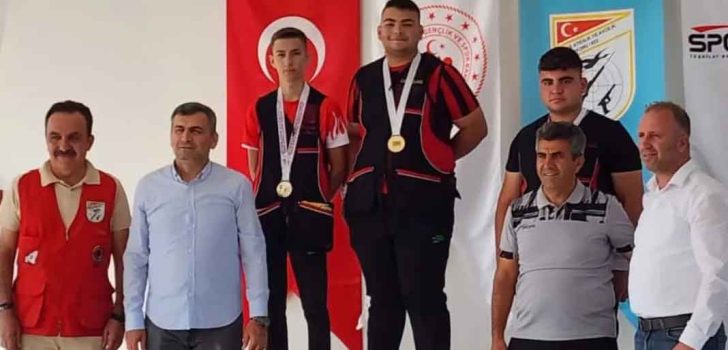 ÇARDAKLI ATICILAR CUMHURİYET KUPASINDA KÜRSÜYE ÇIKTI