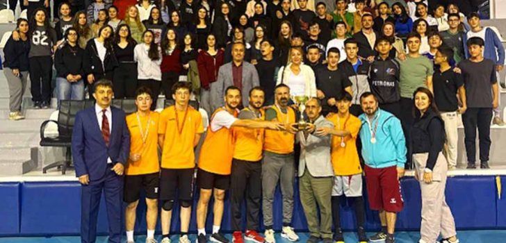 BABADAĞ’DA CUMHURİYET KUPASINI ALDILAR