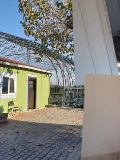 SERİNHİSAR’DA BELEDİYEYE AİT HALI SAHAYA SALDIRDILAR