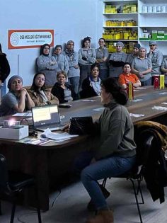 FABRİKADA ÇALIŞAN KADINLARA KANSERİ ANLATTILAR