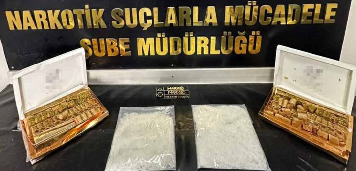 BAKLAVANIN İÇİNDEN UYUŞTURUCU ÇIKTI