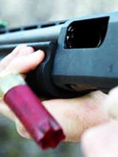 EŞİNİ POMPALI TÜFEKLE VURDU