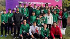 ATLETLER MADALYALARLA DÖNDÜLER