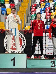 DENİZLİLİ KARATECİLER MADALYALARI TOPLADI