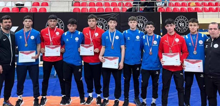 GÜREŞ’TE GRUP MÜSAKABAKALARINDAN ALTIN ÇIKARDI