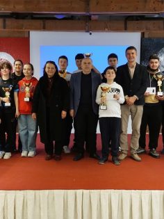 SATRANÇ’TA HAMLELER ÇAMLI İÇİN YAPILDI