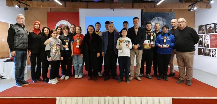 SATRANÇ’TA HAMLELER ÇAMLI İÇİN YAPILDI