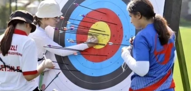 OKÇULAR AÇIK HAVADA YARIŞTI