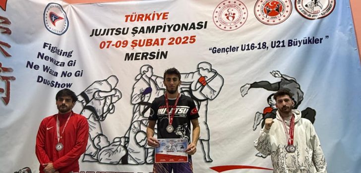 GÜMÜŞ MADALYA İLE DÖNDÜ