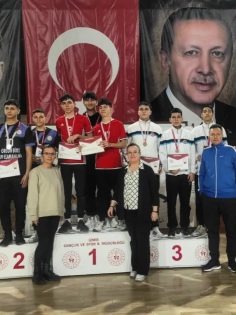 FLOOR CURLING SPORCULARINDAN MADALYA YAĞMURU