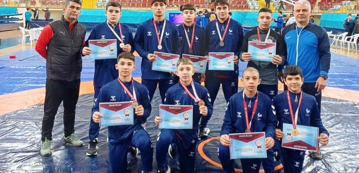 DENİZLİLİ GÜREŞÇİLER TÜRKİYE ŞAMPİYONASI’NDA