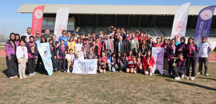 ATLETİZMDE ÖDÜLLER SAHİPLERİNİ BULDU