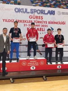 DENİZLİLİ GÜREŞÇİLER KOCAELİ’NDEN MADALYALARLA DÖNDÜ