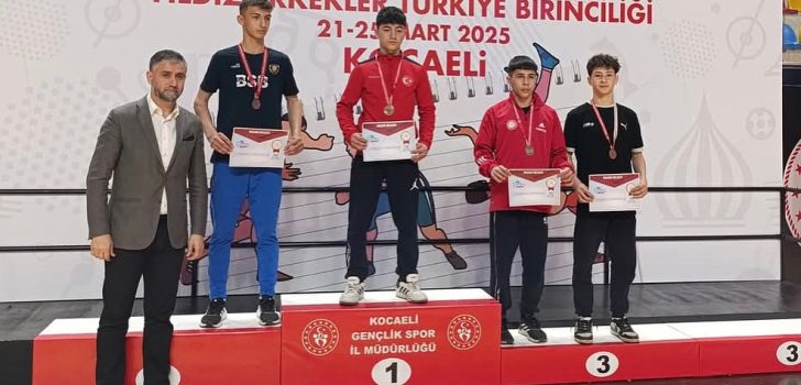 DENİZLİLİ GÜREŞÇİLER KOCAELİ’NDEN MADALYALARLA DÖNDÜ