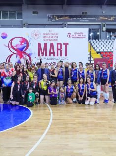 EVİNİN SULTANLARI’NA ÖDÜLLERİ VERİLDİ