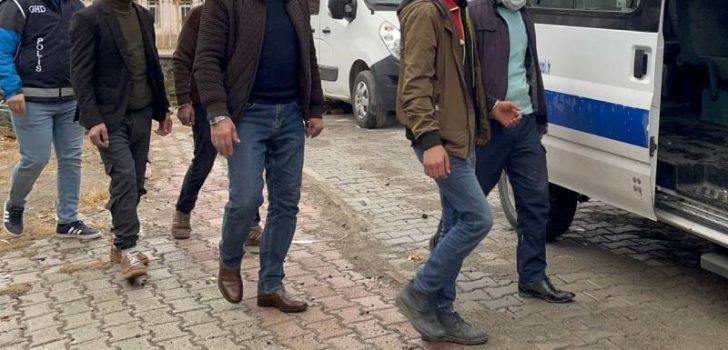 DENİZLİ’DE 297 DÜZENSİZ GÖÇMEN YAKALANDI