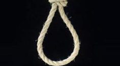 YAŞLI KADIN KENDİNİ ASTI