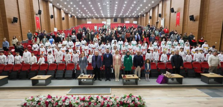 KARATE KEMER VE DİPLOMA TÖRENİ COŞKUYLA GERÇEKLEŞTİ