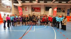 MASA TENİSİNDE ÖDÜLLER VERİDİ