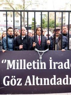 CHP ÖNÜNDE TEMSİLİ KODES KURUP NÖBETE BAŞLADILAR