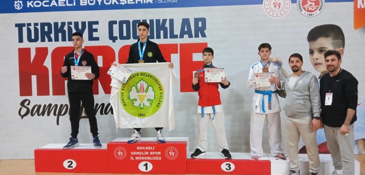 DENİZLİLİ KARATECİLERDEN MADALYA YAĞMURU