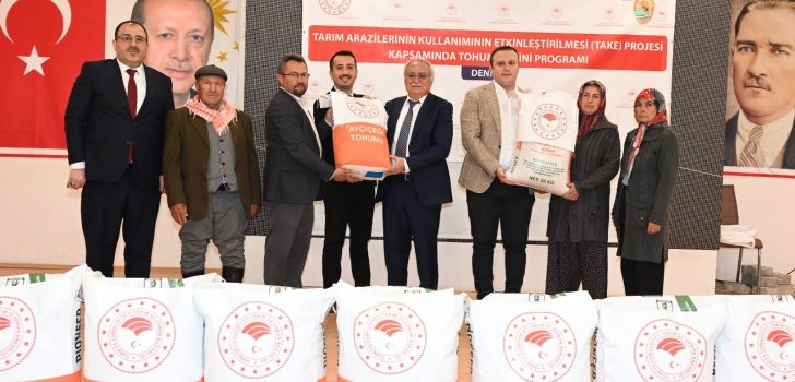 DENİZLİ’DE ÜRETİCİLERE 64 TON TOHUM DAĞITIMI YAPILDI